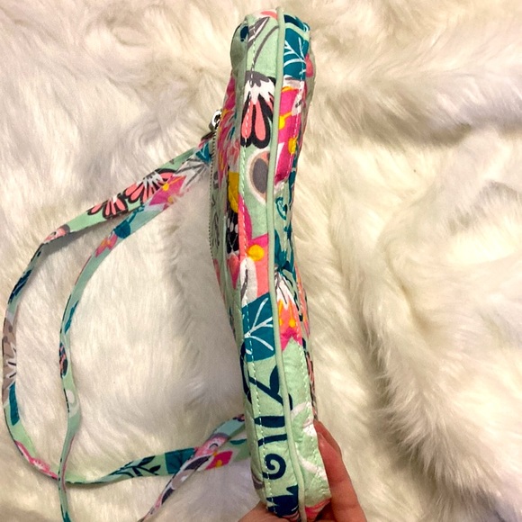 GORGEOUS NEVER USED Vera Bradley crossbody - Picture 9 of 10